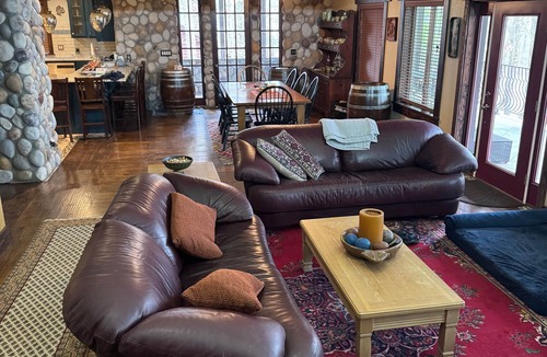 Hawkins House | East Texas Lake House Sleeps 10 Pet Friendly