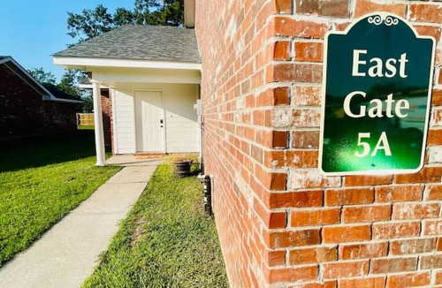 Hammond Apartment | Eastgate 5A Cozy family retreat close to downtown Hammond