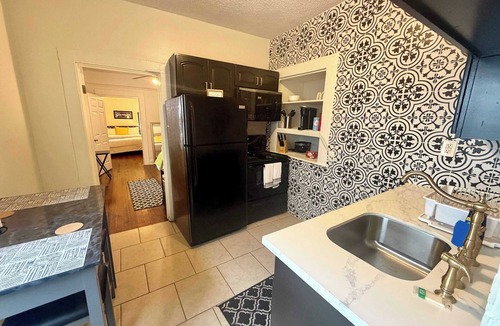 East Riverside Apartment | Eclectic 2 bedroom Apartment Uptown