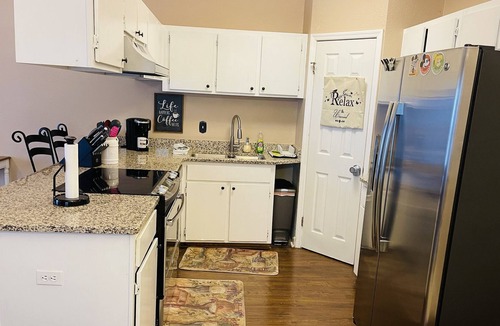 Tallahassee House | Eclectic 3 bedroom townhouse with back terrace