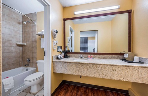 Columbus Hotel | Econo Lodge Columbus near Airport