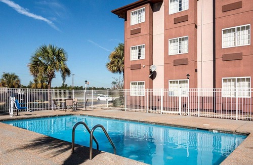 Natchitoches Hotel | Econo Lodge Inn & Suites Natchitoches