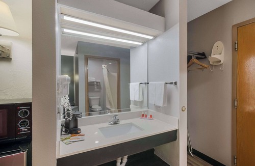 Diamondhead Hotel | Econo Lodge Inn & Suites Diamondhead