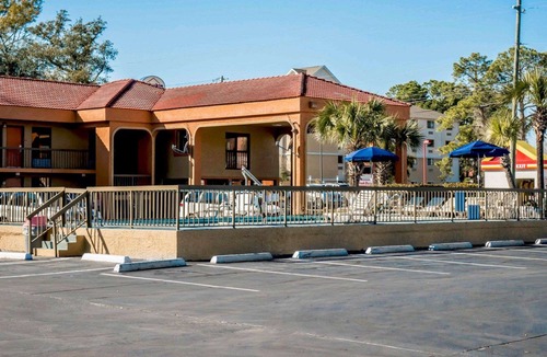 Bay VIew Addition Hotel | Econo Lodge Panama City