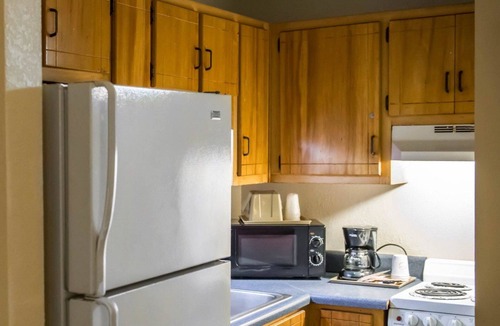 Bay VIew Addition Hotel | Econo Lodge Panama City