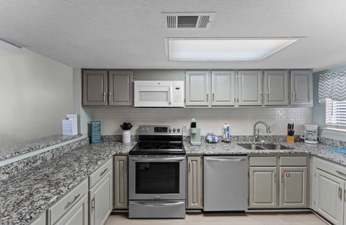 Gulf Shores Condo | ☀️Edgewater West 34. stocked poolside storage room. New paint and floors!⛱️