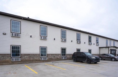 Sulphur Hotel | Efficiency De Luxe Sulphur Near Lake Charles I 10