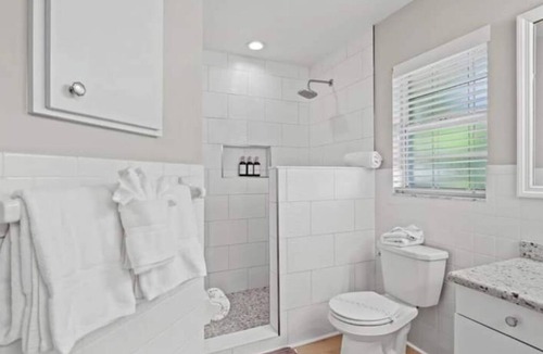 McComb House | Elegant 3 Bedroom House