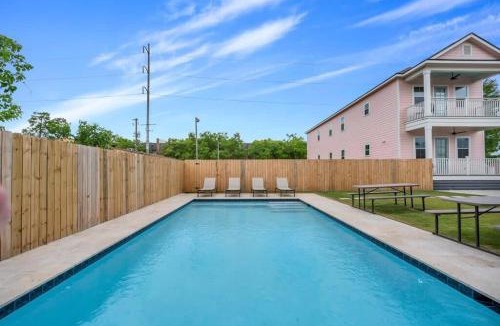 Dillard Apartment | Elegant 4bd with Pool and Off Street Parking