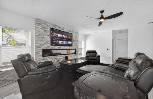 Crescent Lakes House | Elegant 4BR Luxury Home - Private Pool Disney