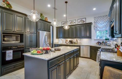Highlands - Perkins House | Elegant Baton Rouge Home w/Yard ~ 3 Mi to LSU!