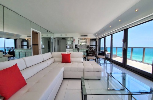Mid Beach Apartment | Elegant Oceanfront with Views 2 Bedroom - 1101