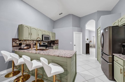 Solana House | Elegant Solana Retreat | Pool | 20 Min to Disney