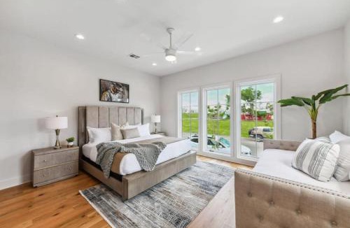 Whitney House | Elegant Stylish Home with Hot Tub & Pergola
