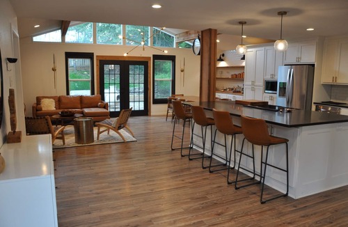 Woodway House | Elegantly Designed Mid-Century Modern Home Near Magnolia