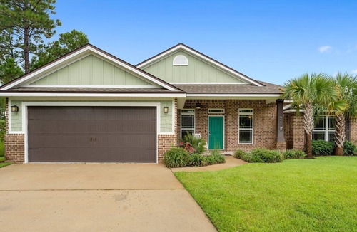 Gulf Breeze House | Emerald Coast SeaScape - Peace close to the beach!