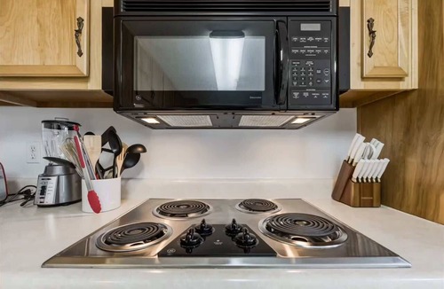 Wright Apartment | ✈️ Emerald Coast Central Haven | Near Bases, Beaches & Downtown FWB