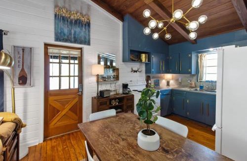 Shreveport House | Emerald Cove Lakeside Cabin Paddle, Relax,Unwind