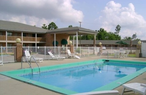 Milton Hotel | Emerald Sands Inn