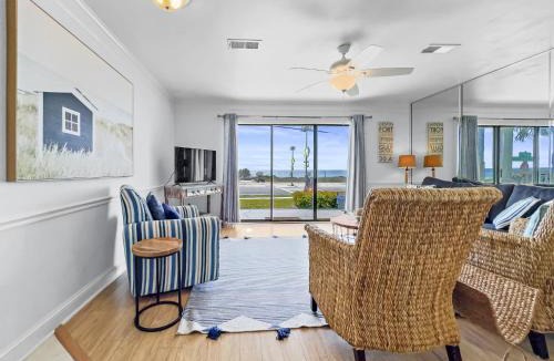 Laguna Beach Apartment | Emerald Shores #1001 Condo