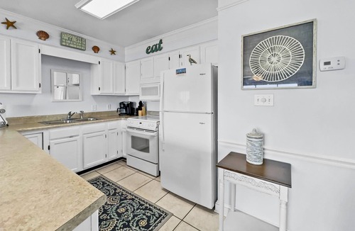 Laguna Beach Condo | "Emerald Shores 1001" | Steps to Beach | Beach Views | Community Pool| Walk to grocery