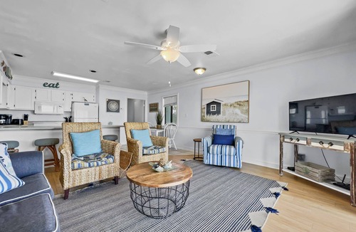 Laguna Beach Condo | "Emerald Shores 1001" | Steps to Beach | Beach Views | Community Pool| Walk to grocery