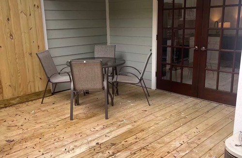 South Baton Rouge House | End unit townhome with side yard