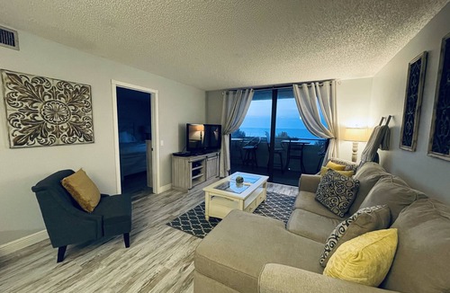 Hudson Condo | Endless Sunsets On Gulf Island