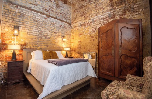 Bywater Bed & Breakfast | Engine 24 Firehouse Courtyard Room 4