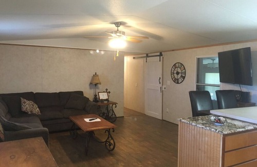 St. Joseph House | Enjoy Bruin Lake and Brushy Lake