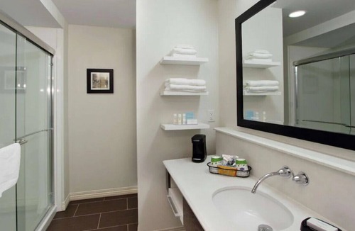 Richland House | Enjoy Chic Relaxation in Your Stunning Room