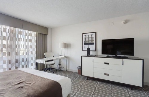 League City Hotel | Enjoy Indoor and Outdoor Swimming Pools Near Kemah Boardwalk Texas