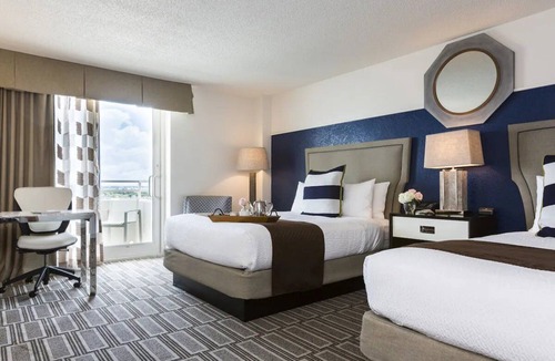 League City Hotel | Enjoy Indoor and Outdoor Swimming Pools Near Kemah Boardwalk Texas