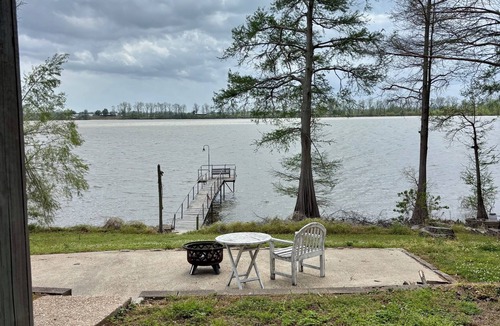 Sondheimer House | Enjoyable 2-bedroom house with AC lakeside at Eagle Lake!