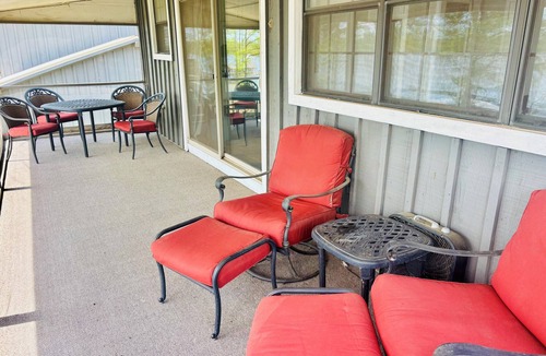 Sondheimer House | Enjoyable 2-bedroom house with AC lakeside at Eagle Lake!