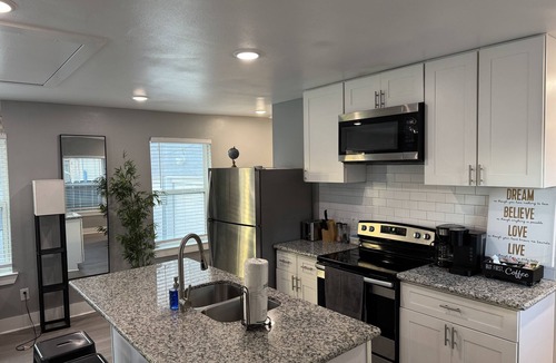 Greater East End House | Enjoyable 2-bedroom house with AC in vibrant Houston