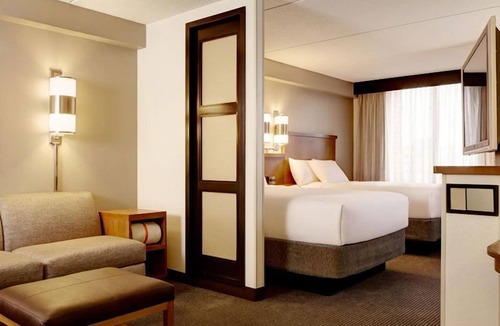 St. Johns Hotel | Enjoyable Stay in Austin! Free Parking, 4 Relaxing Units Near Brentwood Park!