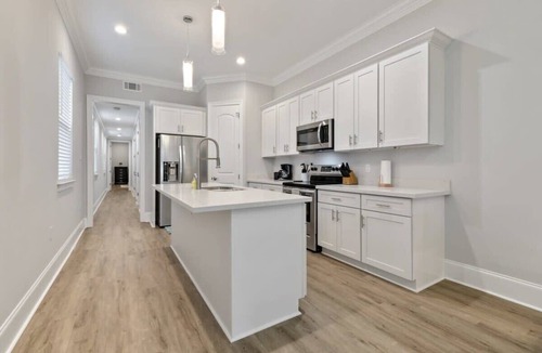 Mid-City House | Enormous Brand New 6br Pad by Streetcar