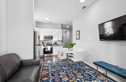 Mid-City House | Enormous Colorful New 6br Pad w/Parking