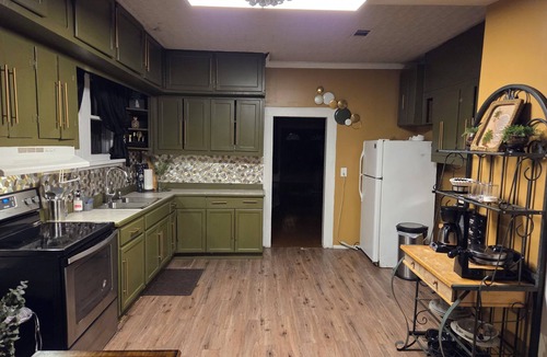 Hattiesburg House | ENTER & ENJOY 3 & 1.5 HOUSE The Best for Entertainment Purposes & Sleepovers