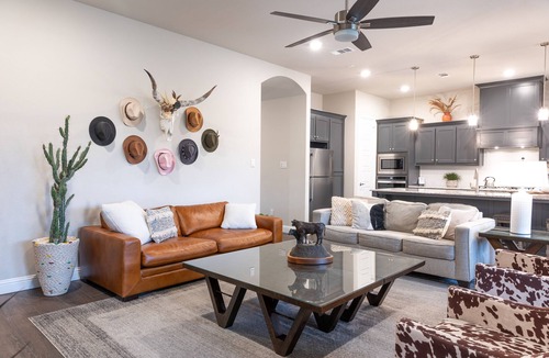 Arlington House | Entertainment District: Game Room Hot Tub Mini Golf 4 Full Bath Walk to Stadiums