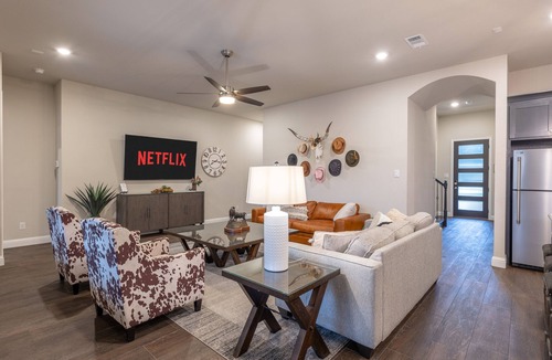 Arlington House | Entertainment District: Game Room Hot Tub Mini Golf 4 Full Bath Walk to Stadiums