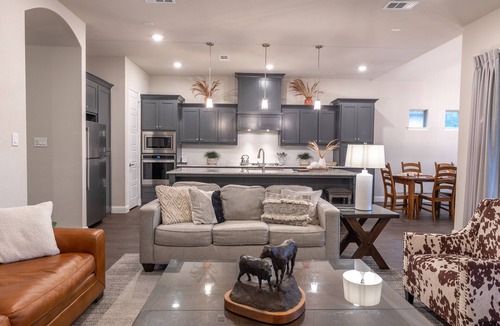 Arlington House | Entertainment District: Game Room Hot Tub Mini Golf 4 Full Bath Walk to Stadiums