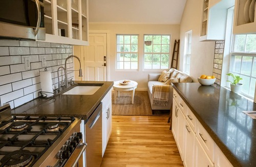League City House | Entire Home in League City near NASA & Kemah, Fire Pit, Large Yard, KAYAKS!
