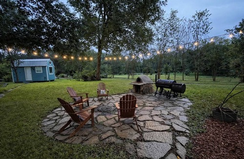 League City House | Entire Home in League City near NASA & Kemah, Fire Pit, Large Yard, KAYAKS!