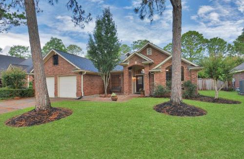 Clear Lake Villa | Entire Home Minutes From NASA, with Pool