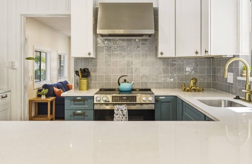 Bayshore Gardens House | Entire Home | Sleeps 14 | Putt Putt Golf |Canal Views
