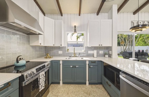 Bayshore Gardens House | Entire Home | Sleeps 14 | Putt Putt Golf |Canal Views