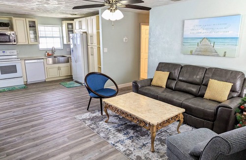 South Daytona House | ENTIRE HOME! Ultra Clean! 7 minutes from the Beach! Family Friendly!