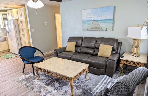 South Daytona House | ENTIRE HOME! Ultra Clean! 7 minutes from the Beach! Family Friendly!